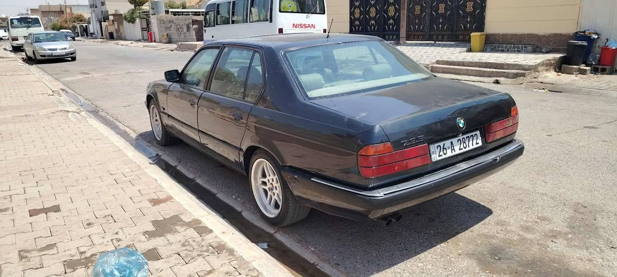 بي ام ٧٣٥  لارج  باب تويل
موديل ١٩٩٢
كاربون بنزين عندة
سعر ٣٨ ورقه و بي مجال
***********
