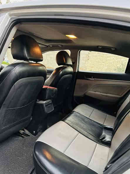 السلام عليكم
النترا موديل 2018 وارد امريكي لمتد 

محرك 1800 

حادثهه بالجهة اليمنى من البنيد بدون دواخل وايرياك

المواصفات 

تحكم ستيرن 

رادار جانبي

فتحة سقف 

مانع انزلاق

ثلاث انظمة قيادة 

بصمة ابواب وتشغيل

كاميرا خلفية 

حساس لهواء الاطارات

سنوية جديدة وهزة جديدة 

رقم اربيل الدولي 

تحويل مباشر 

المكان بغداد

للتواصل على رقم الهاتف *********** 

متواجد على الواتساب
السعر 130 وبي مجال
