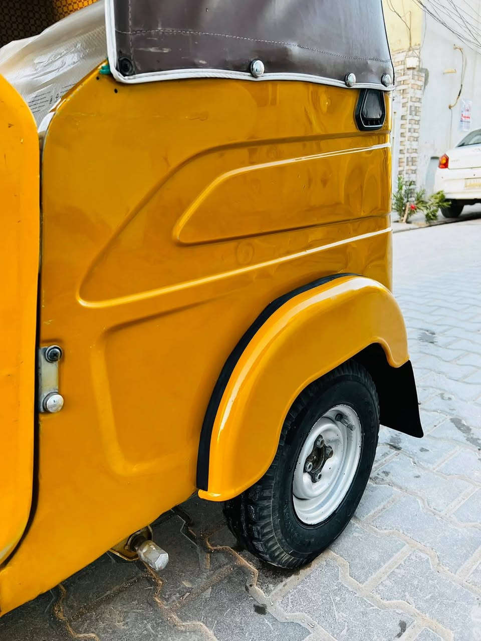 سلام عليكم شباب تكتك البيع 21 رقم نجف نكليزي مكينه مكفوله كشر مثل موضح بالصورة سعر 6800 مكان بابل شوملي ***********
