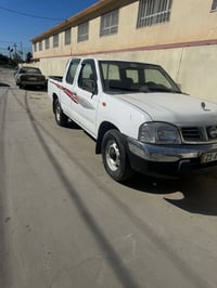 نيسان بيك اب • ٢٠٠٩ • داخل احمر