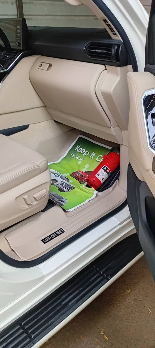 السلام عليكم الاندكروز موديل ٢٣ ماشيه ٤٤ تنفس طبيعي ساز مقفوله  بسمي مواصفات  اربعه بصمه أبواب كراسي كهرباء  مرايه شفط صندوق كهرباء  تحكم استرن جهدين ٨ يرباك  حساسات أمامي خلفي كراسي تبريد حاكيه   ثلاثه شاشات طبيق رقم وهزه جديده السعر ٦٥الف دولار  وبيه مجال رقم الموبايل ***********
