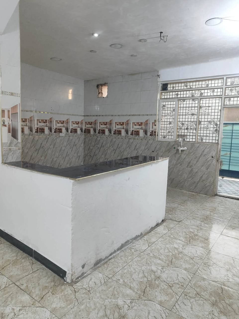 بيت للبيع زراعي على25 مساحه البيت 125متر يحتوي على2غرف نوم+إستقبال+مطبخ حار بارد +حمام+توليت خارجي مكان البيت خالف شيخ علي صالح قرب التجاره سعر 75وبي مجال الاستفسار على الخاص او على رقم ***********
