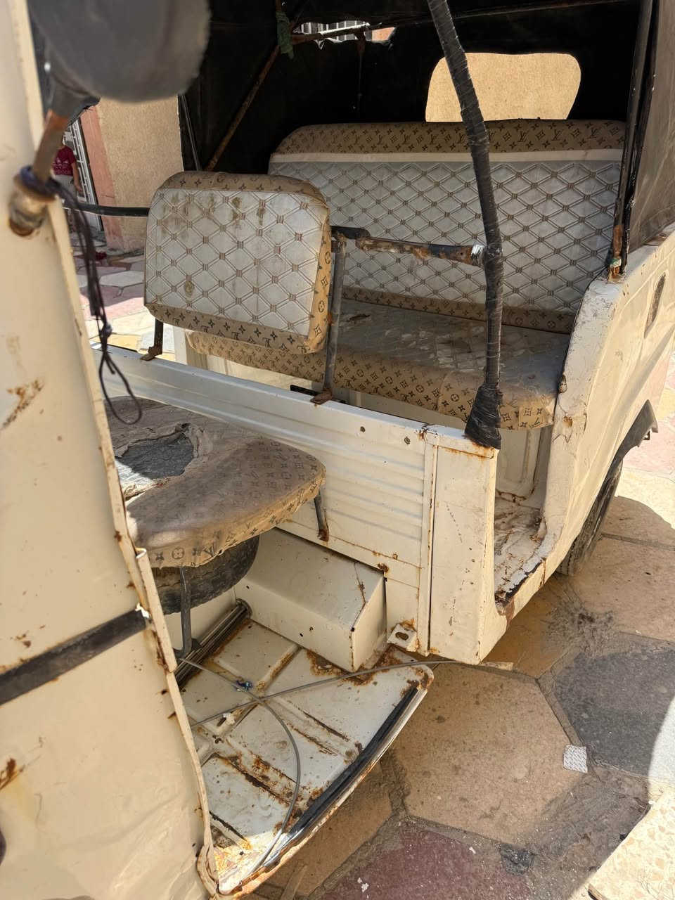 السلام عليكم تك تك موديل 2019بياجو لون ابيض اصولي اوراق اصليه محتاج بس اكلج كله شغال بس اكلاجات فتحتهن وعفتها ماجبت 000'1000وبيها مجال  رقم الهاتف ***********مكاني حله حلة, بابل
