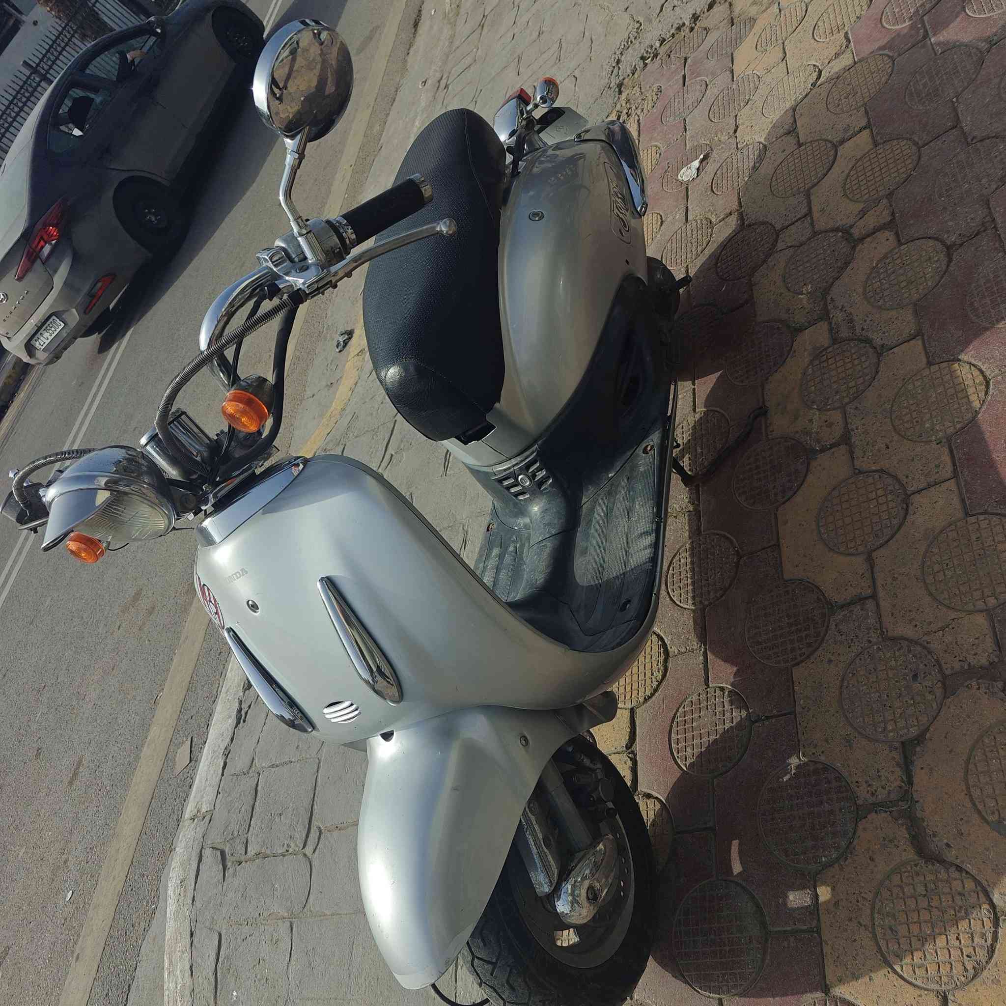 سلام عليكم
دراجه عبد حليم كلاسك اليدي وانهم جيل طيبين 
كلاسك مال جناي انتيكه 
شغاله اشاير عالي ناصي كلها مكفوله 
البيع  ٦٥٠ بيها مجال خادم الطيبين بغداد زعفرانيه رقم ***********
