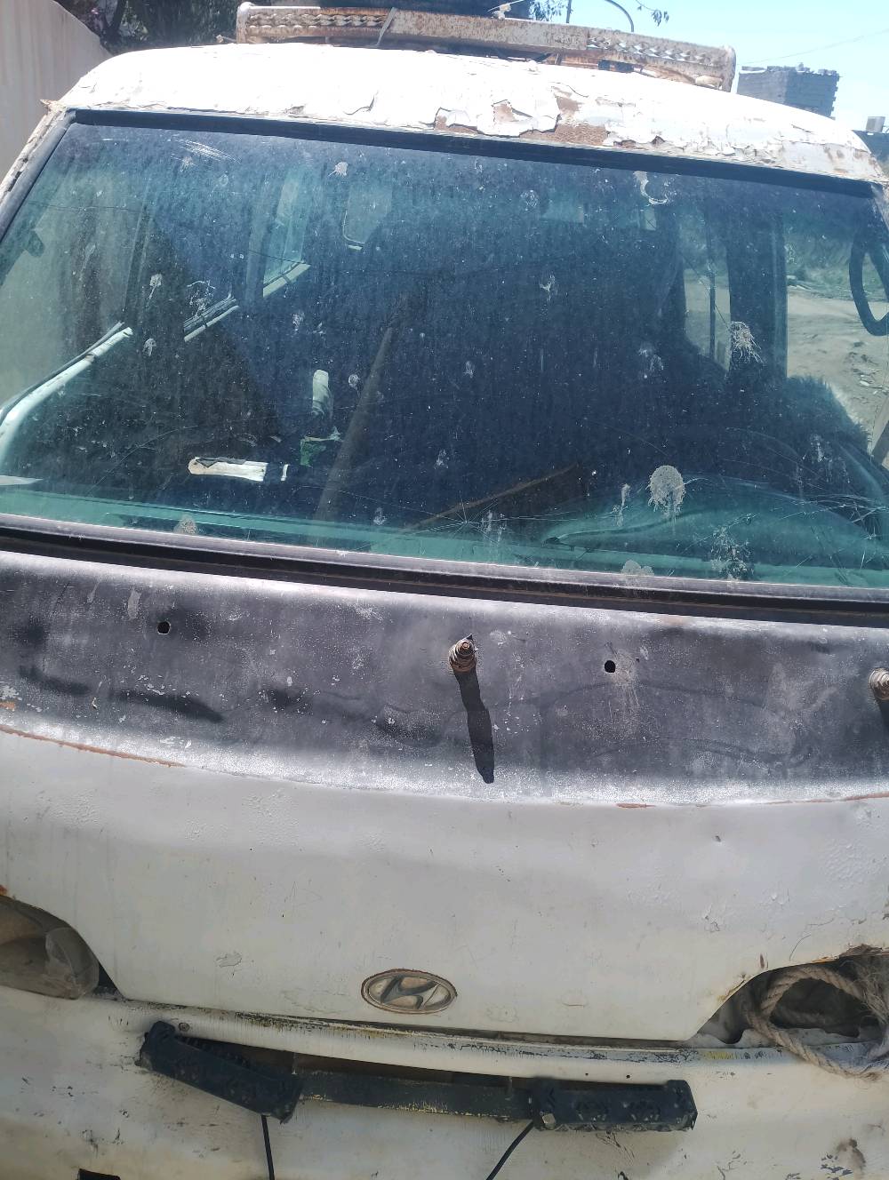 كيه هونداي 14 راكب مكينه ونجي 6 نواقص كهربائيات كلشي شغال اتوماتيك بنزين موديل 96 رقم ابيض بصره راعي موجود بابو الخصيب أبيعها تفصيخ أو كومه حديد 