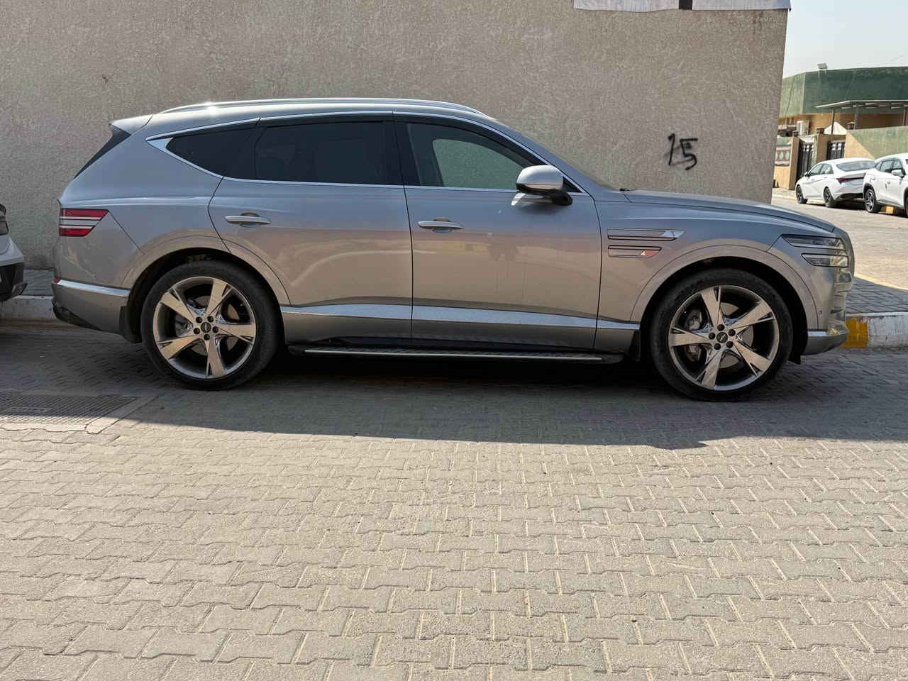 جينسس gv80 موديل 2022 رقم بصرة بأسمي 
الحادث : جاملغ امامي ايمن صبغ+ بارد بدون تبديل بدون لغد او شاصي حادث خفيف 

المحرك: 4 سلندر 2500 توربو 
الايرباك : دركة + دشبول ضارب 
الركاب : 5 راكب 
الممشى : 57 الف كيلو متر 
المواصفات : فول مواصفات ( بانوراما + كشن السائق مساج + كشنات بارد وحار + رادارات امامي خلفي وجانبي + كامرات 360 درجة+ تنبيه الخروج عن المسار  + قيادة ذاتية + ذاكرة خزن مقعد سائق + دواخل جلد مطرز + انارة محيطية متغيرة  + سقف كنتارا+ ستائر ابواب خلفية + تشغيل عن بعد ( تقديم وترجيع بالريمونت )+ 5 وضعيات قيادة + انارة ترحيبية للابواب ) 

مكانها بالبصرة الحكيمية 

***********

*********** البصرة, العراق
