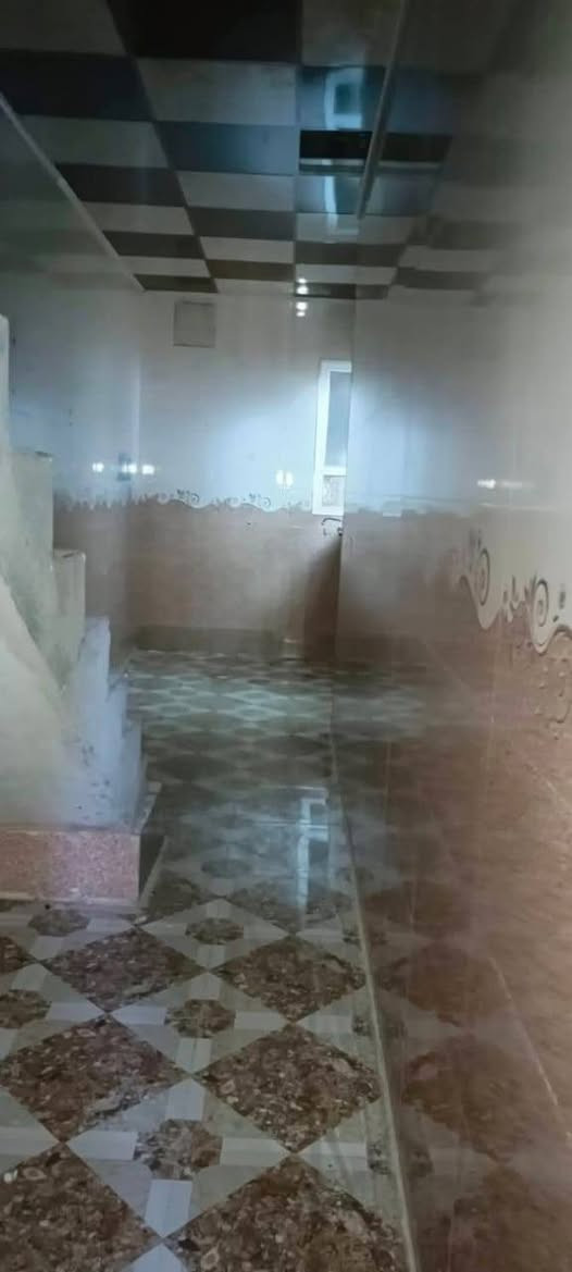 دار للاجار حي الانتصار شارع 15الي رايح ع مدرسة ناضم الطبقچلي مساحة البيت 110متر غرفة نوم وهول واستقبال ومطبخ ومشتملات وبيتونه فول البيت اتصل بدل الاجار 200الف قفل قفل *********** وتساب 
***********
