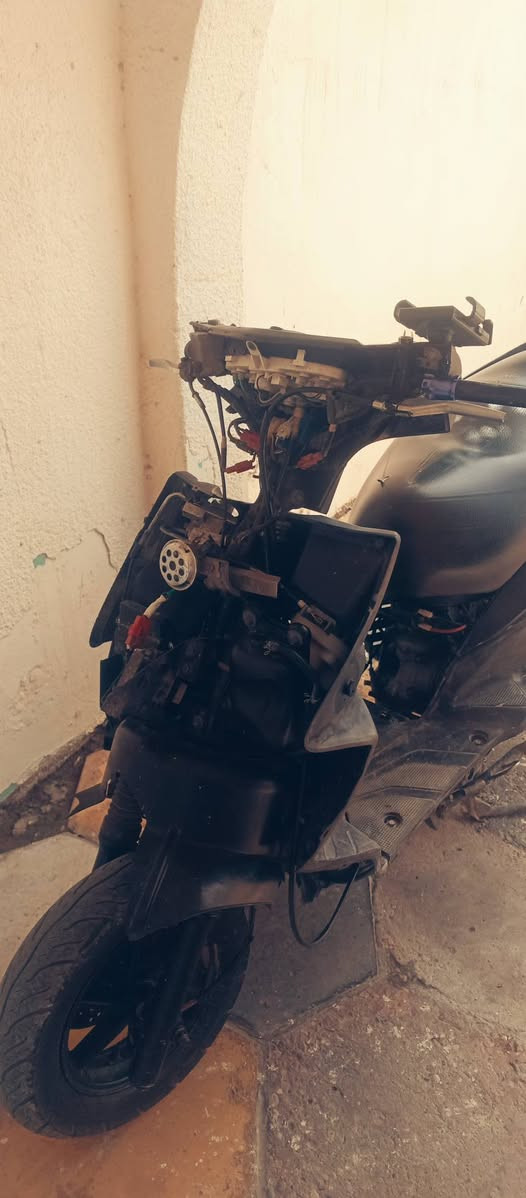 السلام عليكم ورحمه الله دراجه للبيع او مراوس مكينه رمبه سعر البيع 500 وبيها مجال بسيطدمكاني بغداد رقم الهاتف+ ***********
