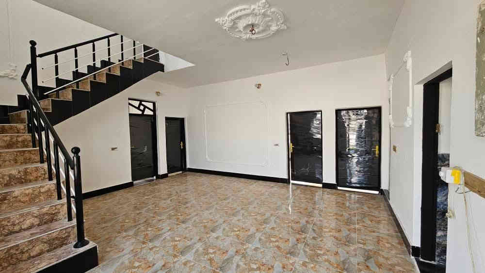 بيت للبيع في كربلاء💯 اناصاحب البيت مباشر 
✅️بيت للبيع مساحة 400 م
واقع حال 500 م واجهة 20 م 
تحت البناء 200 م بناء طابوق 

✅️متوفرة كافة الخدمات
تبليط، ماء، كهرباء، مدارس
طابو سند 25 إقرار محكمة 

✅️الموقع كربلاء - منطقة الجذار 
شارع نجف كربلاء عمود 1140
يبعد من مركز مدينة كربلاء 10 كم 

💰السعر 65 مليون  عقاري كربلاء 

📞 إتصل الآن:  ***********
***********
انا صاحب البيت مباشر علما يرهم مراوس
