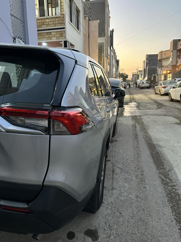 راف فور xle 2024 سلفر  وارد كندي ياباني اصلي
للبيع او المراوس  
1-بصمه
2- فتحه 
3- كشنات تدفئه 
4- كشن السايق كهرباء 
5- كاميرا خلفيه دواره 
6- صندوق كهرباء 
7- رادر 
8 - نقطه عمياء
9- اوتو ستوب 
10- اوتو هولد 
11- هاند بريك بصمه 
12 - لايتات LED
13- حساسات خلفيه
14- اشاير بالمري 
السياره مبدل بيها باب خلف السائق اصلي نفس اللون 
وجاملغ وصندوق مصلح بارد مع صبغ جزء من الصندوق بدون ايرباك 
ماشيه 40 الف كيلو متر 
مرقم جاهز بغداد
***********
