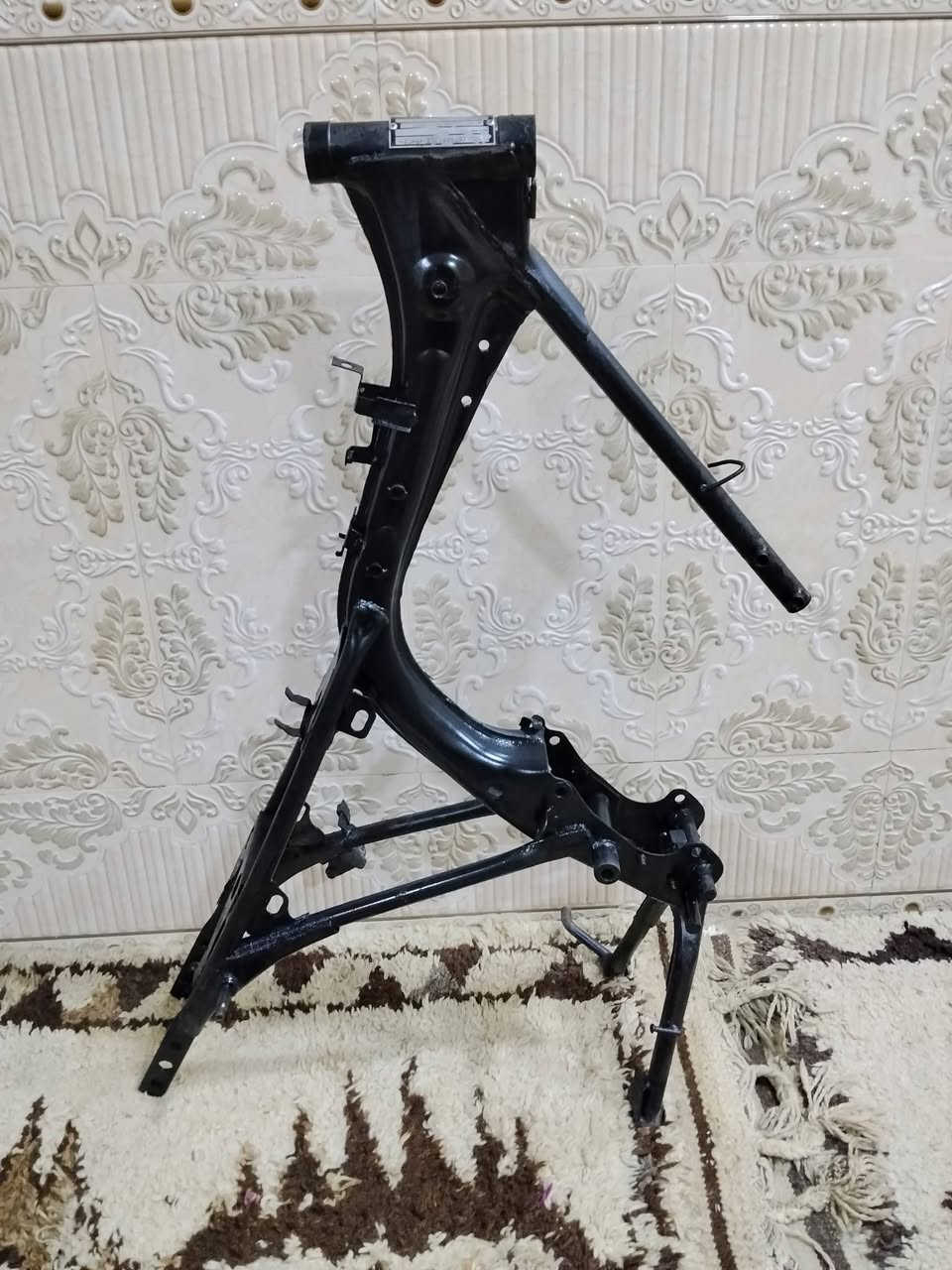 سلام عليكم للبيع شاصي ايراني اصلي اوراق اصولي وكيل احمد شهاب مداور مكتب حسين موديل ٢٠١٤ كفاله عامه شرط الفحص عنوان كربلاء شارع فندق البارون   ***********
