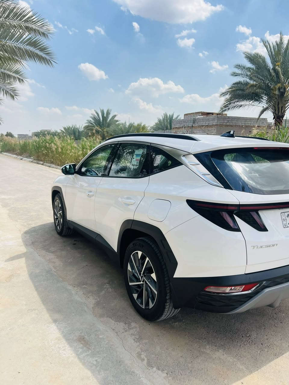 السلام عليكم توسان موديل 2024خليجي كفالة عامه بدون اي ملاحظة ماشية 25بصمه تشغيل عن بعد كشنات كهرباء سايد بريك بصمة برد خلفية فول عدا البانوراما رقم بابل تحويل مباشر مكينه 2000دوش بوضع الشركه  
***********
***********
