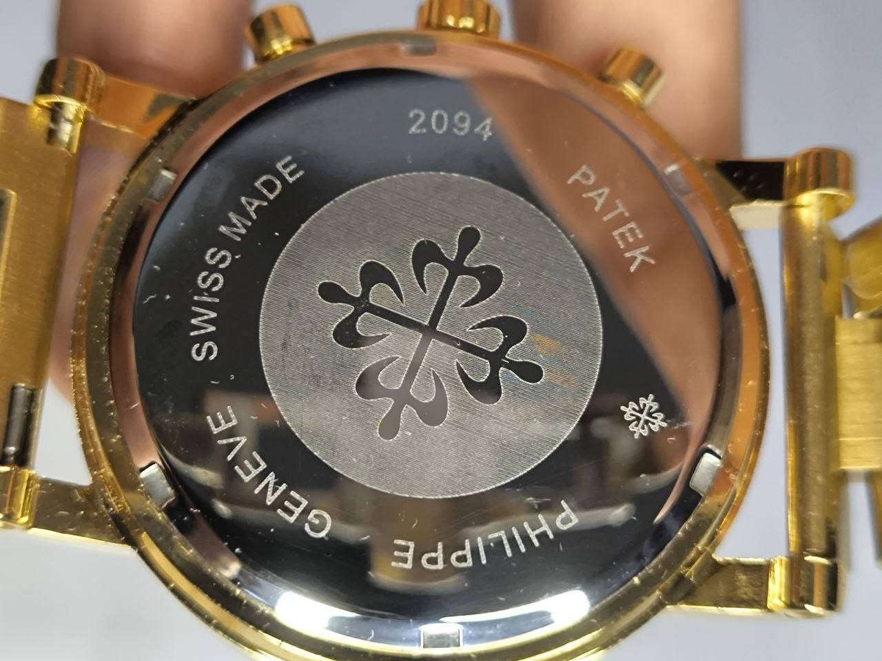 ساعة باتك فلب PATEK PHILIPPE مميزة
تحفة فنية 
مكينة كوارتز دقيقة ( نظام ستوبوج ) جميع السناتر شغالة
القطعة بالكامل يتانلس ستيل طلاء ثابت
ميناء مميزة مزودة بمنفذ تاريخ 
نظام شمسي قمري شغال 
زجاج معدني ضد الخدش
مقاومة الماء والغبار 
 قفل فراشة 
ساعة مختمة بالكامل

🔴ملاحظة متوفر 3 قطع فقط 

السعر :- 35 ع اول تم 
للحجز والاستفسار يرجى مراسلة الصفحه


**إذا كنت صاحب هذا الإعلان وتريد حذفه لأي سبب، رجاءا أرسل رسالة إلى الدعم الفني**