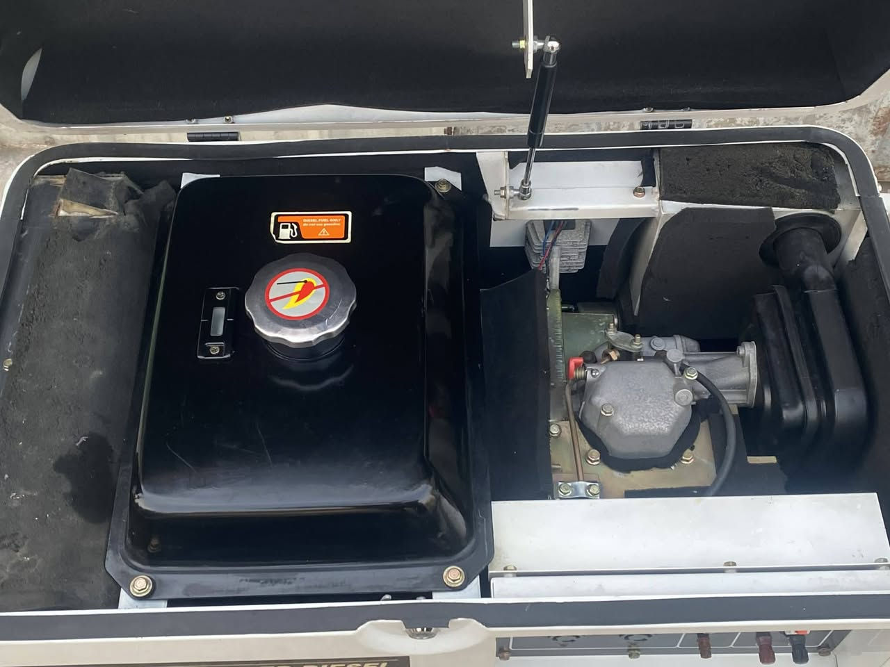 #مولده .كامول  .كاتم 7 ونص كيفي ٣٠ امبير .. كاز .. جديده لوك . مامستخدمه مره وحده فقط وضميناهة  .تشغيل واطفاء .سويج ...جديده بعدها على وضع الشركه باتري جديد مالتهة شغال حجم كبير. .. ملف نحاس ١٠٠% .
اقتصاديه جدآ بصرف الكاز ...السعر .مليون .🛑🛑
مكاني بغداد .بوب شام @إشارة  .


**إذا كنت صاحب هذا الإعلان وتريد حذفه لأي سبب، رجاءا أرسل رسالة إلى الدعم الفني**