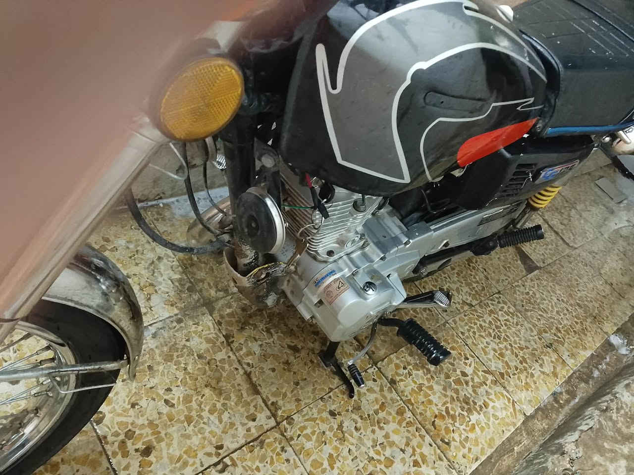 سلام عليكم دراجه نامه رقم وسنويه تعمير 21 دراجه نضافه فول ومحرك ناعم وجديد دراجه متعوب عليها غراض كله اصلي كامله كهربائيات شغاله السعر 750 وبيها مجال. ملاحضه دراجه رقم وسنويه. العنوان نجف حي الانصار.  0785626983


**إذا كنت صاحب هذا الإعلان وتريد حذفه لأي سبب، رجاءا أرسل رسالة إلى الدعم الفني**