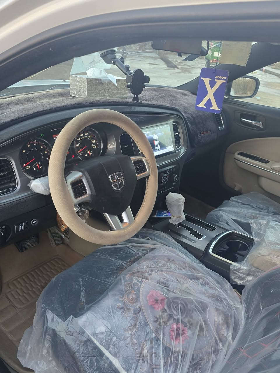 يا الله تريد الجديد هاذه الجديد 
السلام عليكم دوج جارجر 2014 رقم بصره دولي سنويه جديده صار شهر من مجدده دواخل عسلي تشغيل عن بعد شاشه جبيره كامره دواره مكينه 3600 مكينه وكير وحداده وتخم تاير ومنضومه ماي ادامه عامه توي مسويلهه سياره تاذخهه الف ما اذب عليهه سياره مال جناي رقمي *********** ... ***********
