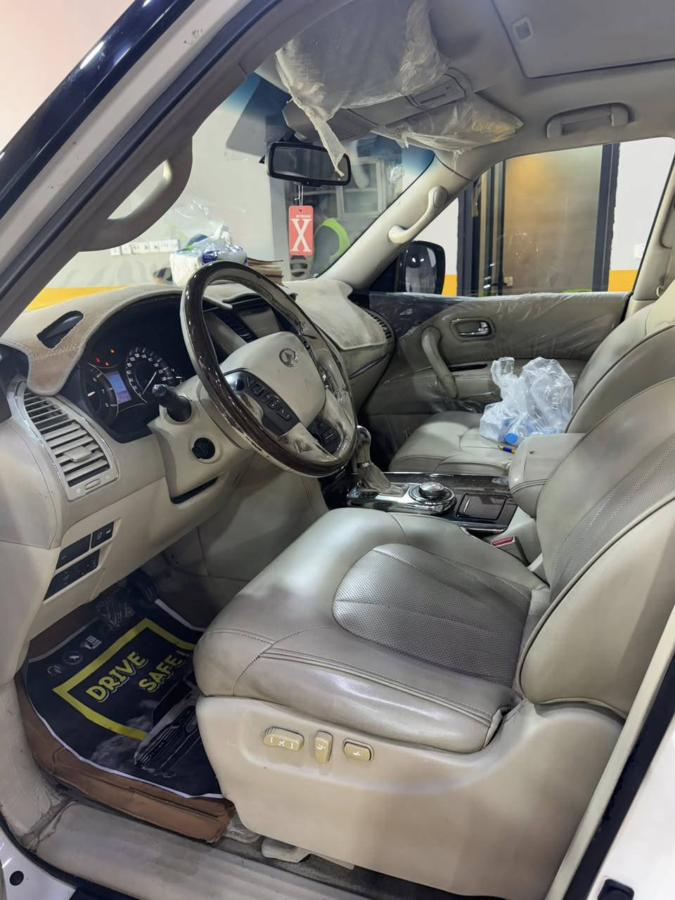 السلام عليكم انفنتيqx56 موديل2011خليجي مكفوله سياره ماعدا صبغ عام اثر تقشير صبغ رقم بغداد مكانها بغداد ترهم مراوس السعر 160وبيها مجال للتواصل واتساب ***********
