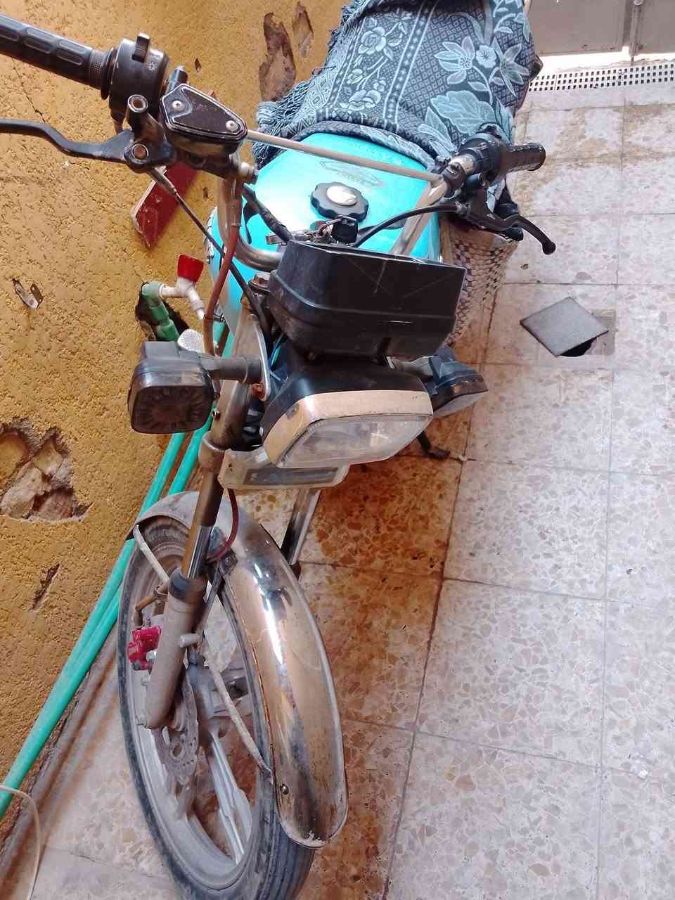 دراجة خمسه كير أوراق سكنر دراجة كاملة كهربائيات شغالة ماعدا الايت *********** متواجد على الفيس مكان كربلاء
