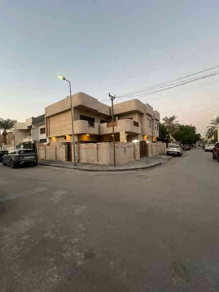 للبيع دار كلاسك ركن بناء 2002 نظيف جداً

📍الموقع زيونة 716 مربع سكني هادئ شارع 10م قرب الشارع العام

🟥سند مستقل 

✅ المساحة ——— 200م  ركن 

✅ الواجهه ——— 10م  

✅ النزال ——–20 م

✅يحتوي على / طابقين 
 4نوم - صاله - مطبخ -2 صحيات - كراج
——————————————
#أعرض_عقارك_وأنت_مطمأن_في_مكتب_مجاز_رسمياً

للأستفسار ⬇️
#مكتب_الشمري_للخدمات_العقارية
📱***********  ابو حسين الشمري
📱***********  حسين الشمري

🏡 عنوان المكتب(زيونة 716-مدخل الجدار سنتر القديم-مقابل مدرسة الزوراء)

#للاعلان_عن_عقاراتكم_من_بيع_شراء_ايجار

فقط ارسل التفاصيل والصور خاص او واتساب ع الارقام اعلاه

   
              #بيع_شراء_ايجار_مشاريع_استثمارات📍

#استثماربناء_تعقيب_ترميم_تثمين_دورسكنيه_عمارات_محال_تجاريه_استثمار_اراضي_بغداد_زيونه_الغدير
