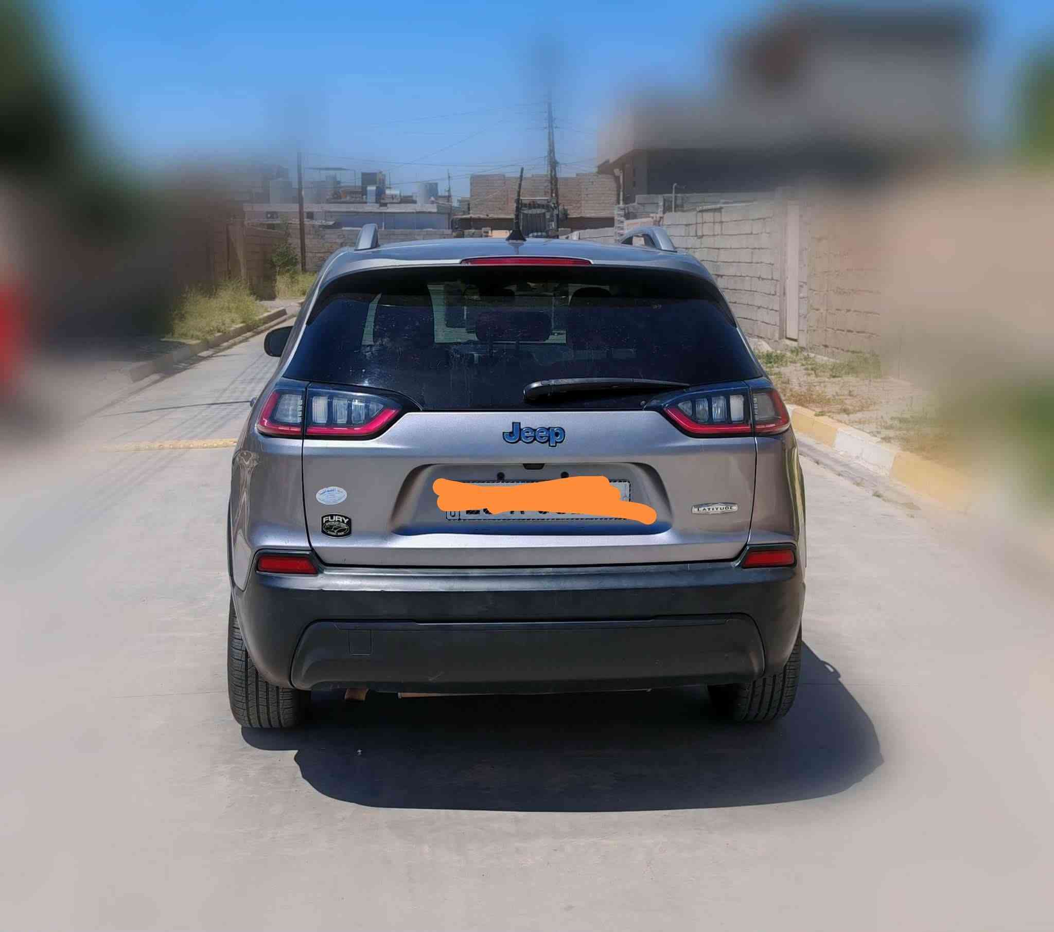 جيب شيروكي بزون وارد امريكي ٢٠١٩
المحرك 4 سلندر 2400.
فئة لاتيتيود Latitude 
الحادث بسيط اللايت السكن الايمن.
رقم السيارة و مكانها : كركوك.
السنوية جديدة و بإسمي و الهزة حديثة.
و تخم تايرات جديد.
السعر المطلوب 125 ورقة و قابل للتفاوض.
للتواصل

***********
