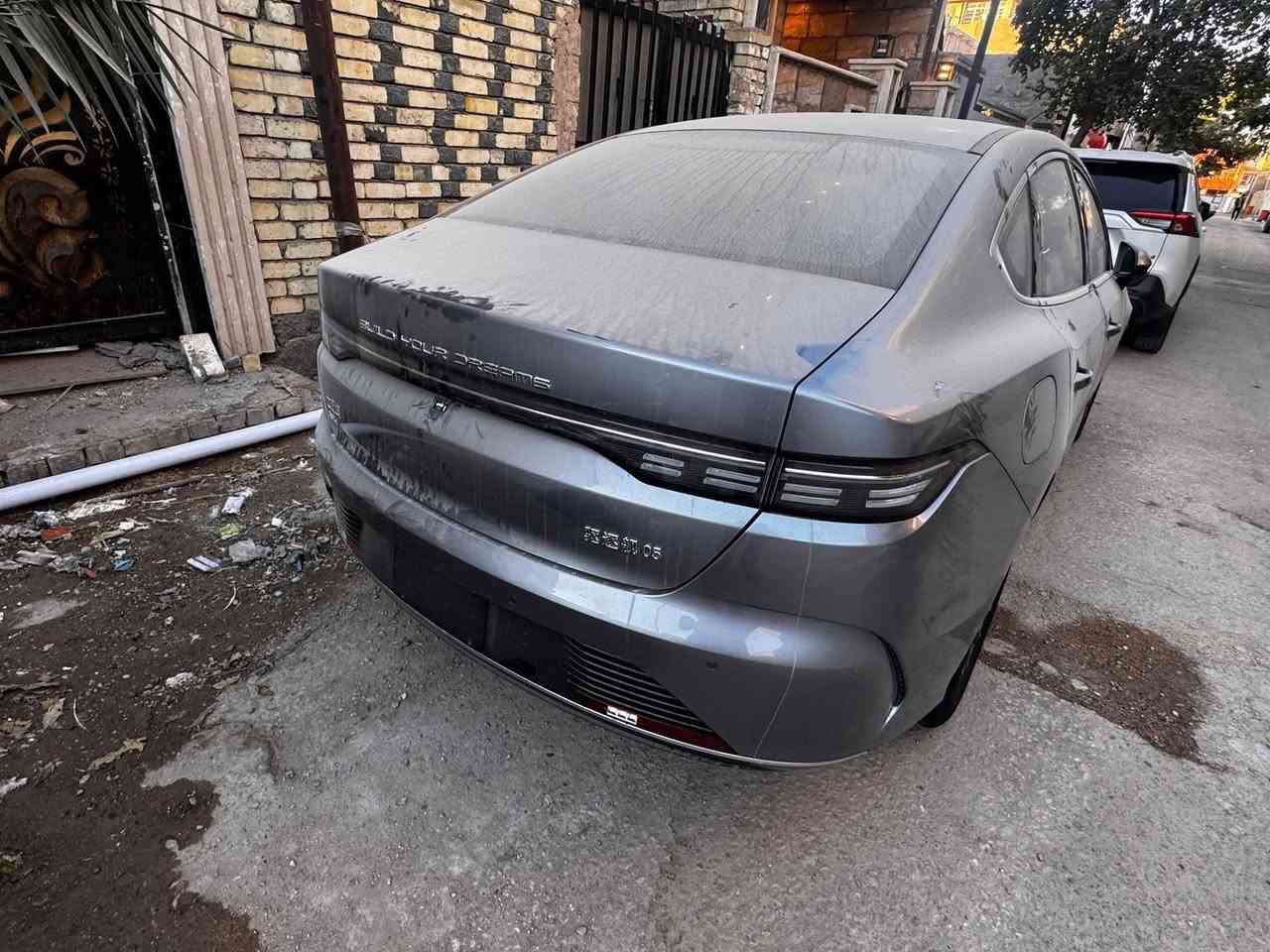 اسلام عليكم
بي واي دي 2025 ديستروير جديد مامرقمة 
ماشية 512 كيلو تفاصيل معروفة مكاني بغداد الشعب سعر 18 ونص وبيهة مجال بسيط 
للستفسار ***********
