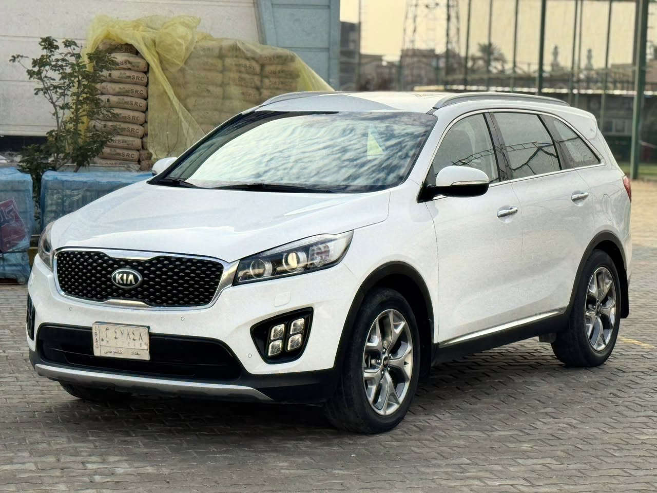 السلام عليكم سورنتو موديل 2016 وارد خليجي فول ماعدة البانوراما مكفولة من الصبغ والتبديل بارد فقط باب السايق من جوة على كد شبر مواصفات بصمة كراسي جلد وكهرباء 6 سلندر 3500 7 راكب 3 قطع تبريد جنطة كهرباء حساس امامي خلفي شاشة اصلية كامرا داخل قرميدي . اخوان سيارة جديدة جدا وجاهزة من كلشي السعر 205 وبيهة مجال بسيط مكاني بغداد العامرية ***********
