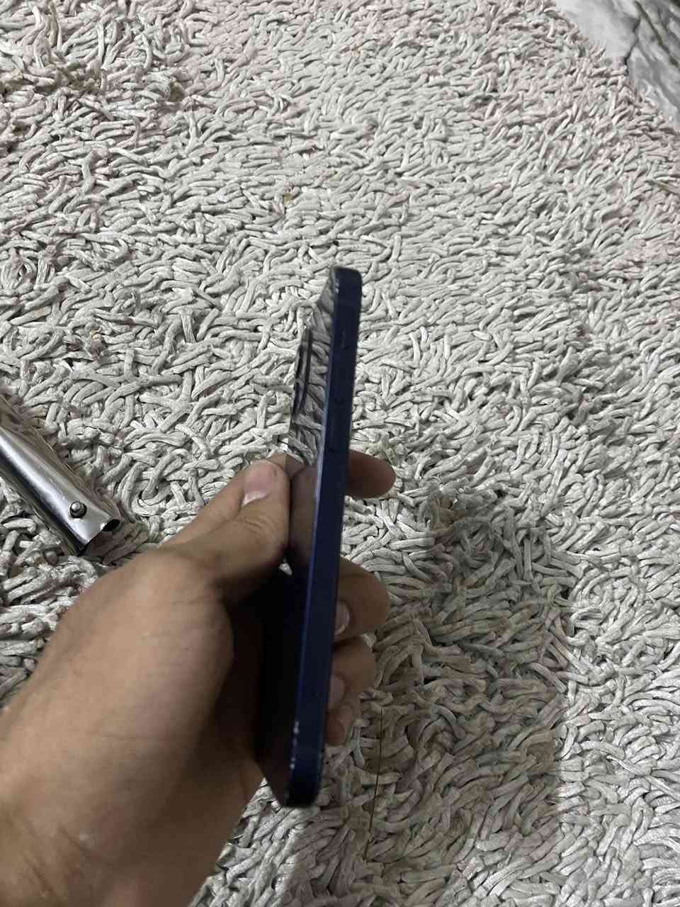 ايفون 12العادي للبيع مكاني بصره القبله ***********
