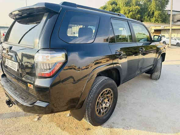 فوررنر اربعينيه ام الشعار 
مواصفات خاصه فول واحد على واحد
موديل 2023 داخل اسود
ماشيه 35000 كيلومتر
ويل ذهبي وكتابات ذهبي بلادي 
جلد وشاشه وسلايد 
وتدفئه مقاعد وستيرن تحديد مسار وقفل سرعه وفورويل وهواي مواصفات بعد 
حادثها جاملغ ودعاميه فقط بدون بنيد
 
***********
