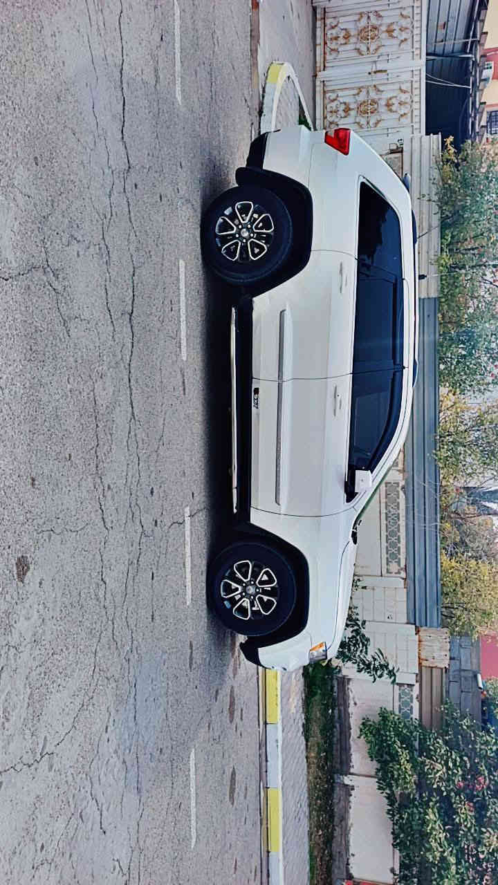 سلام عليكم 
 للبيع    للبيع 
سيارة جيب موديل 2013 وارد أمريكي 
١   سيارة بيها صبغ ٤ قطع 
٢  محرك 6 
٣رقم بغداد 
٤ كشنات كهرباء 
بصمه تشغيل عن بعد بصمت بواب 
كشنات جلد 
فتحه 
موصفات كلش حلوووه  رقم الهاتف ‏‪***********‬‏
