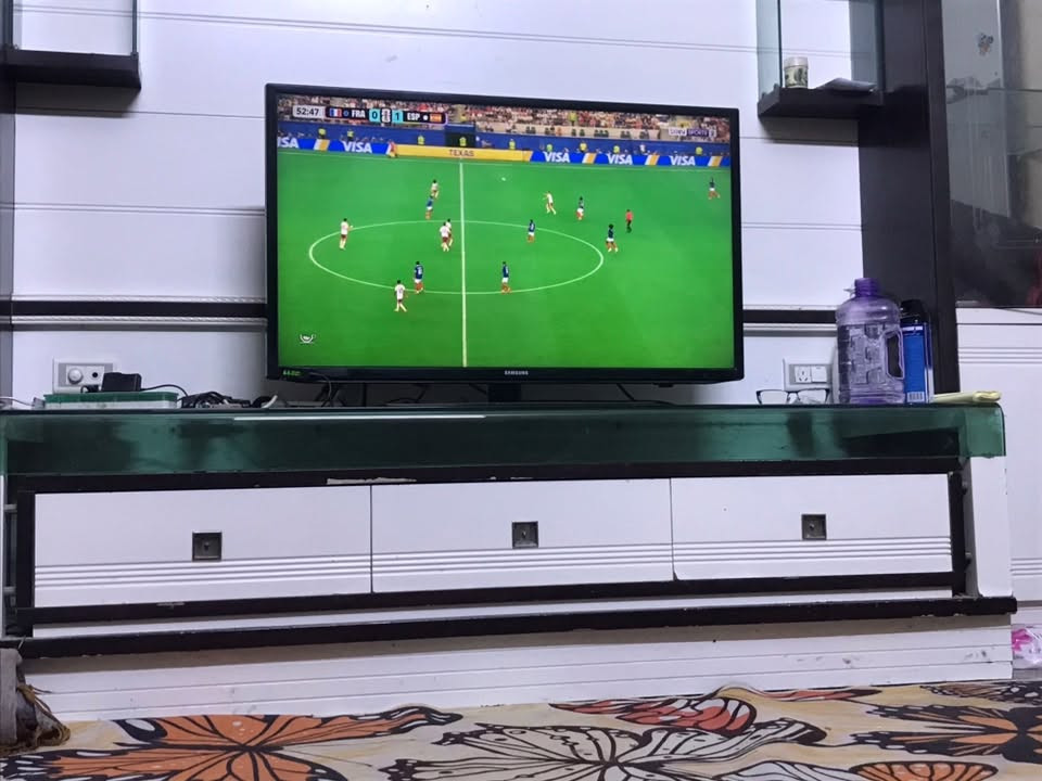 معرض تركي بحاله جيده طول ٣ متر السعر ١٠٠ والشراي يدلل ***********

