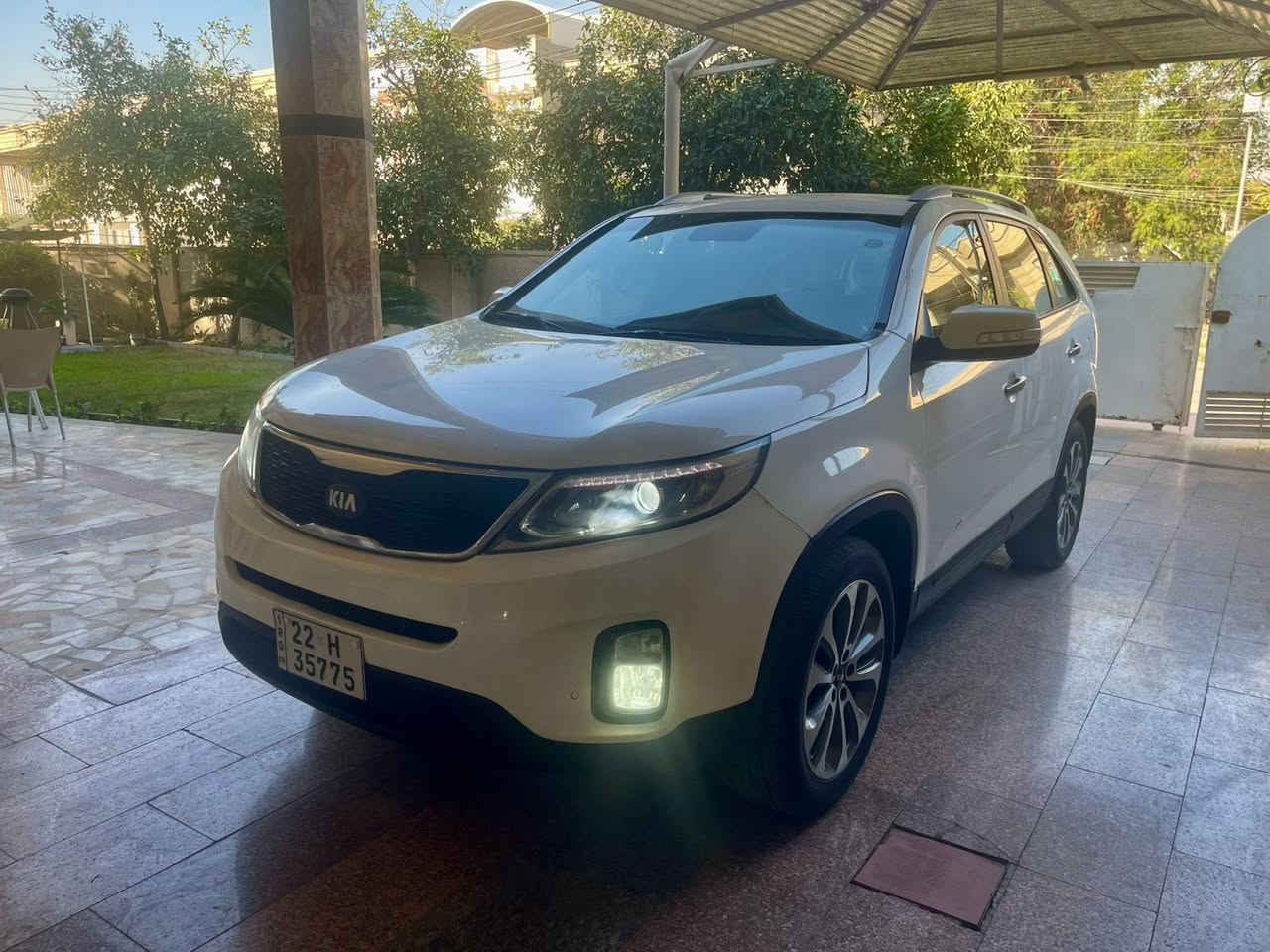 السلام عليكم اخوان 
كيا سورنتو ٢٠١٥ خليجي كفاله 
بدون صبغ حتى دعاميات 
رقم اربيل الانكليزي جديد 
مواصفات السياره 
بصمه.  بردات بوب.  كامرا
 كشن كهرباء  سبعه راكب ٣قطع تبريد 
ويل كب   لدات امامي. لدات خلفي 
حساسات   تبريد بيانو   شاير بالمري
 بلوتوث سيدي 
ماشيه ١٣٢فقط حقيقي كيلو 
كير مكينه صدر تبريد جدد برغي ما مفتوح بيها 
السياره بيها شخط الباب عكس السايق فقط 
السعر ١٧٣ وبالعافيه ع ياخذها 
مكاني بغداد العامريه 
***********
