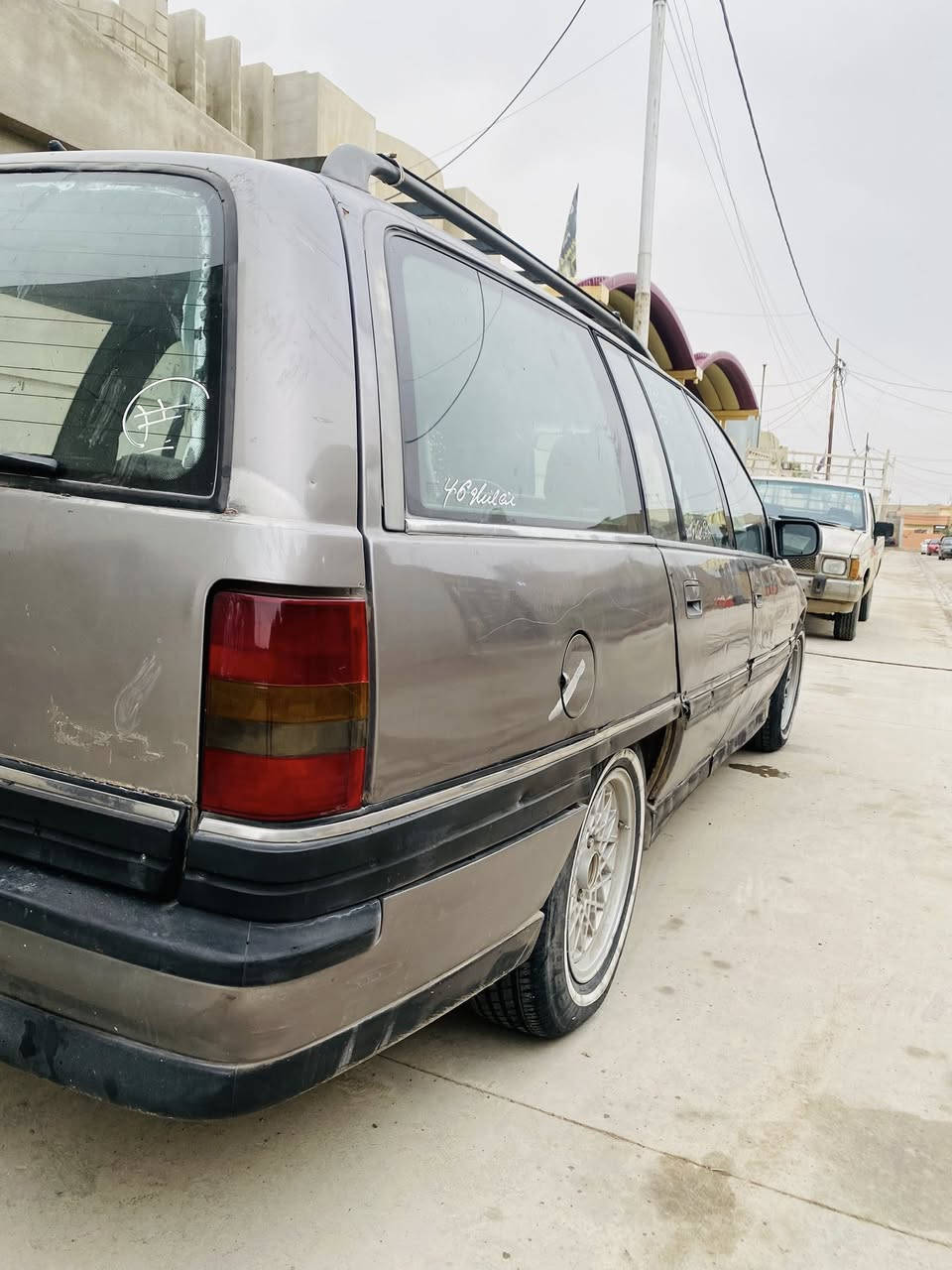 السلام عليكماوبل اوميكا موديل ١٩٩٢ محرك اثر نفخ حجم ٢٤ اتوماتيك سياره مال بيت سنويه عضم ٢٠٢٩ شرط الوكاله والتحويل كهربياتها كلها شغاله جامت  كهرب بدون ضرر وبدون ضبغ السعر ٣٢ وبيها مجال ***********/***********
