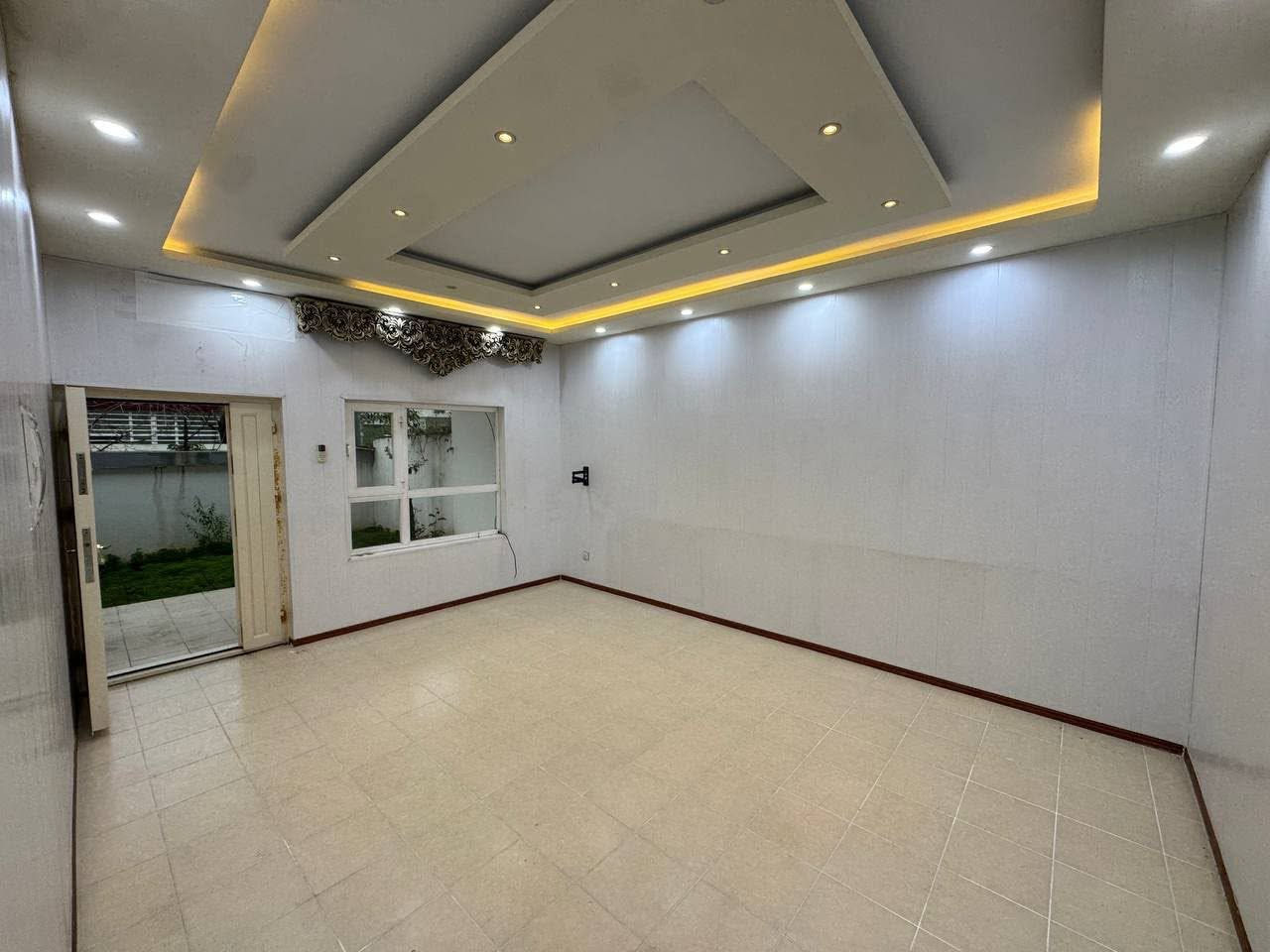 عرض من شرکە عقارات عامر 

منزل للبيع في أربيل مجمع أينده 1 
216م
يتكون:-
2غرفه
أستقبال
صالة
مطبخ
مجموعة صحيات 
للاستفسار:-
*********** WhatsApp
