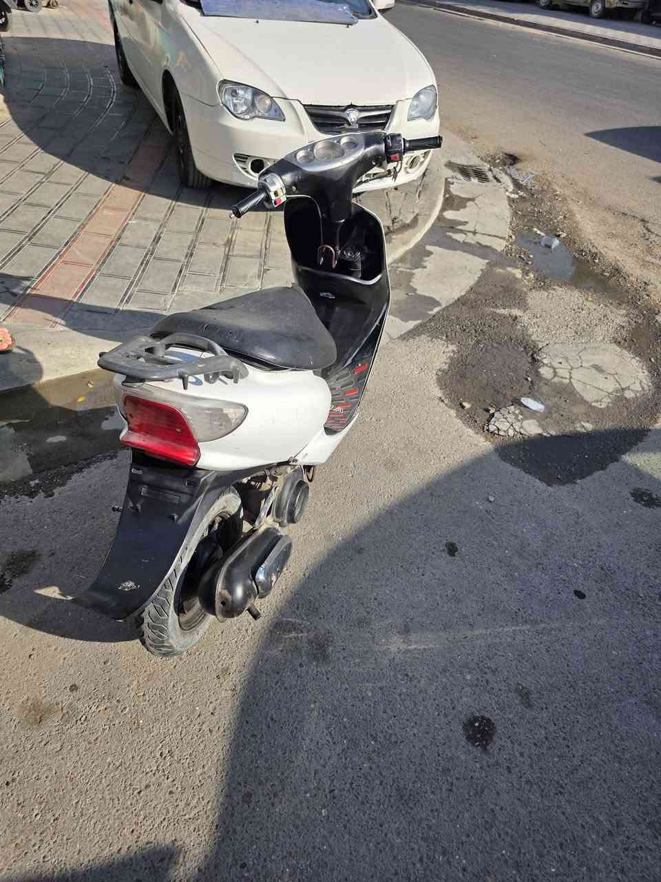 السلام عليكم دراجة عصفورية  هندر بكل الوقت كهربائيات شغالة مكينة زينه وقوية ومتعبك شلعة ومعدل وكلشي على الابلاد نقصها شوته ودبل امامي  الدراجة وين ما تريد روحة بيها السعر200  وبيها مجال مكاني الكاظميه رقمي ***********
