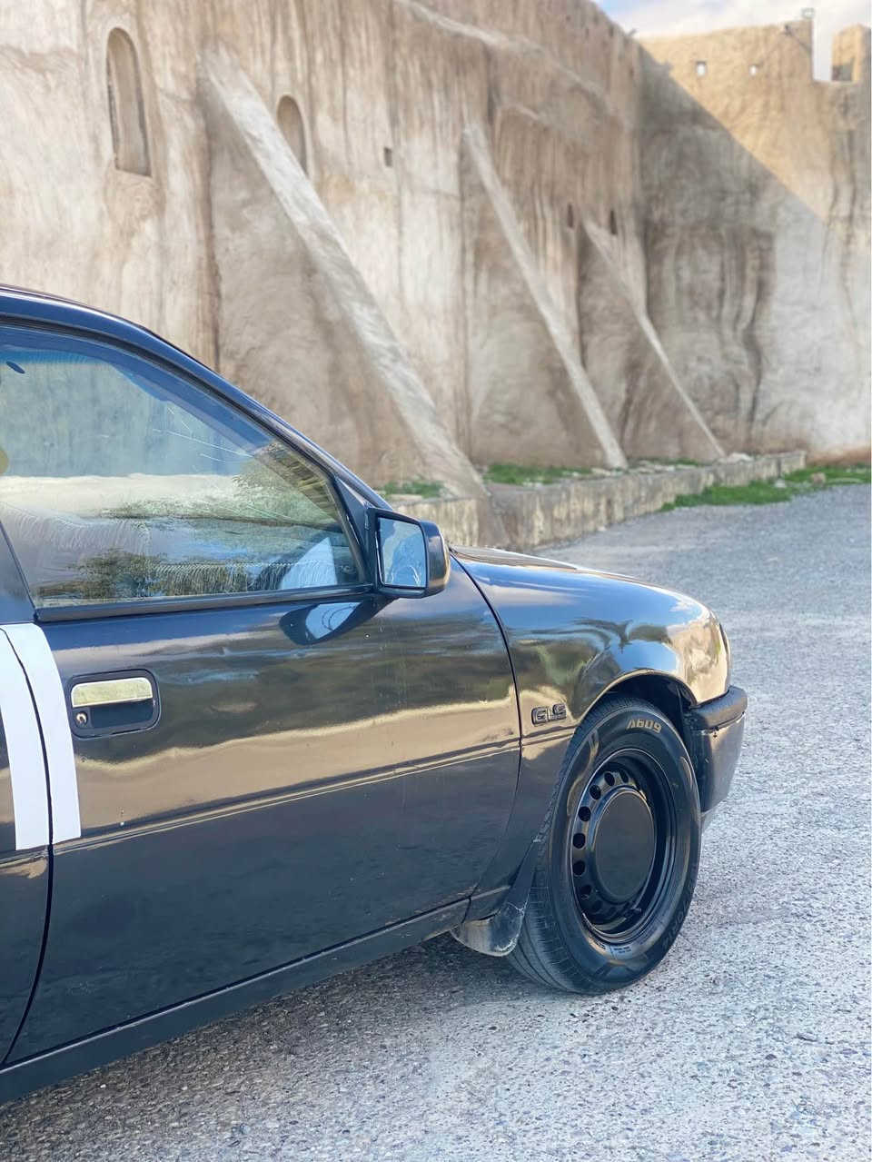 ئؤپل فيكترا ١٩٩٠ 
ئارم بلاستيك هةولير 
مةكينة ١٨ 
پاوةر 
Abs
جوار تاية ويلي لؤك 
ناو داخيلي لؤك 
تازة پةم عام كراوةتةوة  بؤ جواني 
ليدراوي و خايسي نية بة شةرتي فةحس 
موس و براوةي بة شةرت 
سةرةدةبلي بة شةرت 
بريك و ئيستؤپي تازة جاك كراوةتةوة ئيش دةكات 
لايت و جواري و سةكنيشي ئيش دةكات 
سلايدي ئيش دةكات 
نقوستاني تيا بوو بوتي جاك دةكةمةوة بة شةرتي فةحس يةك  دينار نقوستاني نية 
گير و مةكينةي بة شةرتي ١٠٠ فيتةر 
شوين كؤية 
نرخي ٢٧ وةرةقة 
***********
*********** كويسينجاك, أربيل
