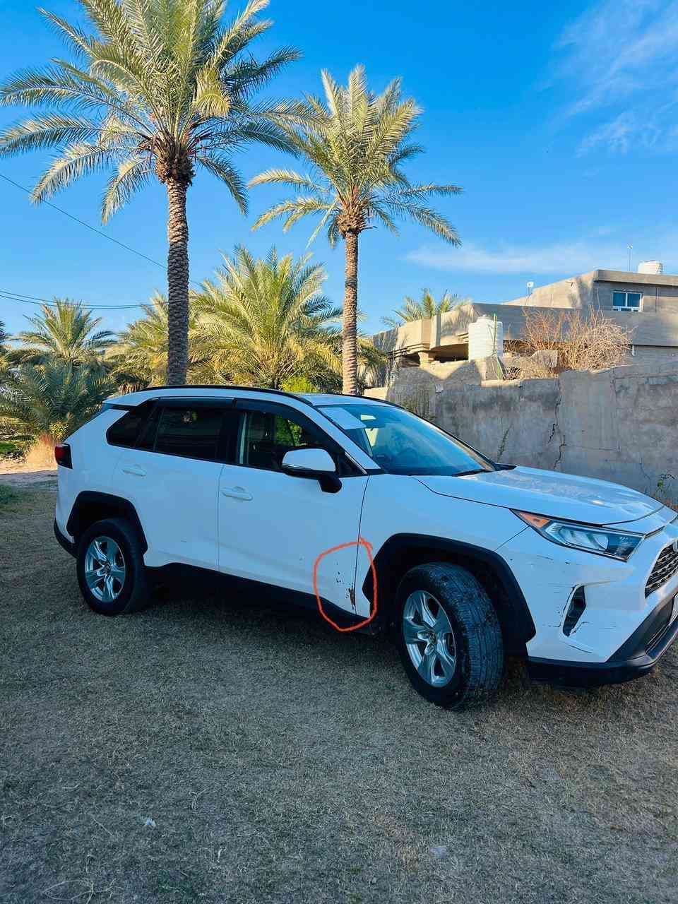 سلام عليكم راف فور٢٠١٩xleوارد امريكي  حادث امريكا فقط تاير معووج و رصعه بل بنيد كما موضح بل صور وبل عراق فقط ربع شبر بارد بل باب الامامي الايمن كما موضح بصور  مكان السياره /بغداد ابي غريب 
هاتف ***********
