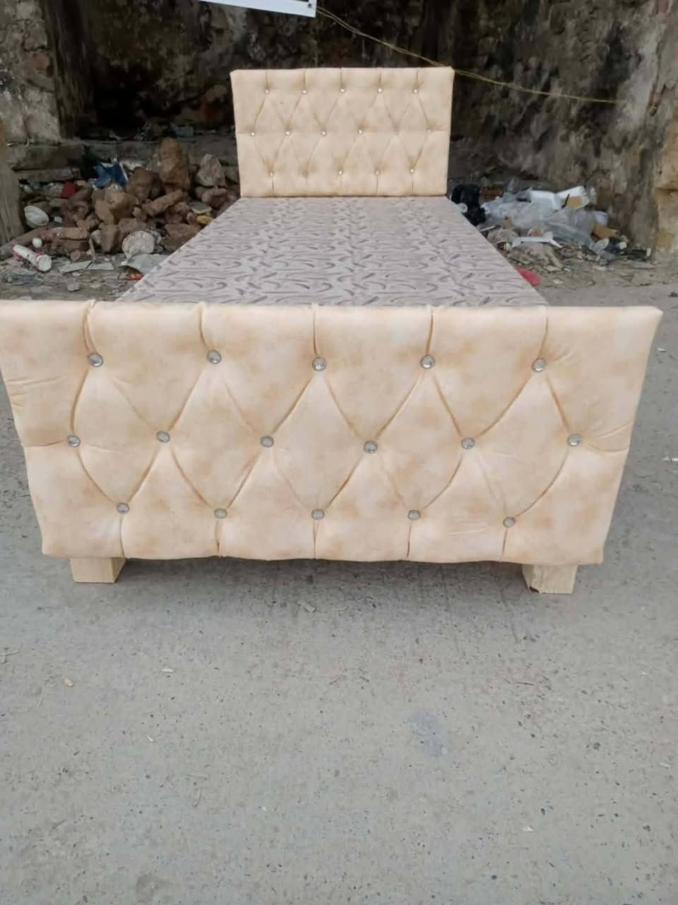 عرض خاص تخت نفر خشب عراقي جديد بلوك احمر _16 ملم
رجلين 6_3×3_
السعر_ 55_مع التوصيل داخل الموصل  الون حسب طلب للحجز خاص

ملاحضه 
الون حسب طلب الزبون @إشارة


**إذا كنت صاحب هذا الإعلان وتريد حذفه لأي سبب، رجاءا أرسل رسالة إلى الدعم الفني**