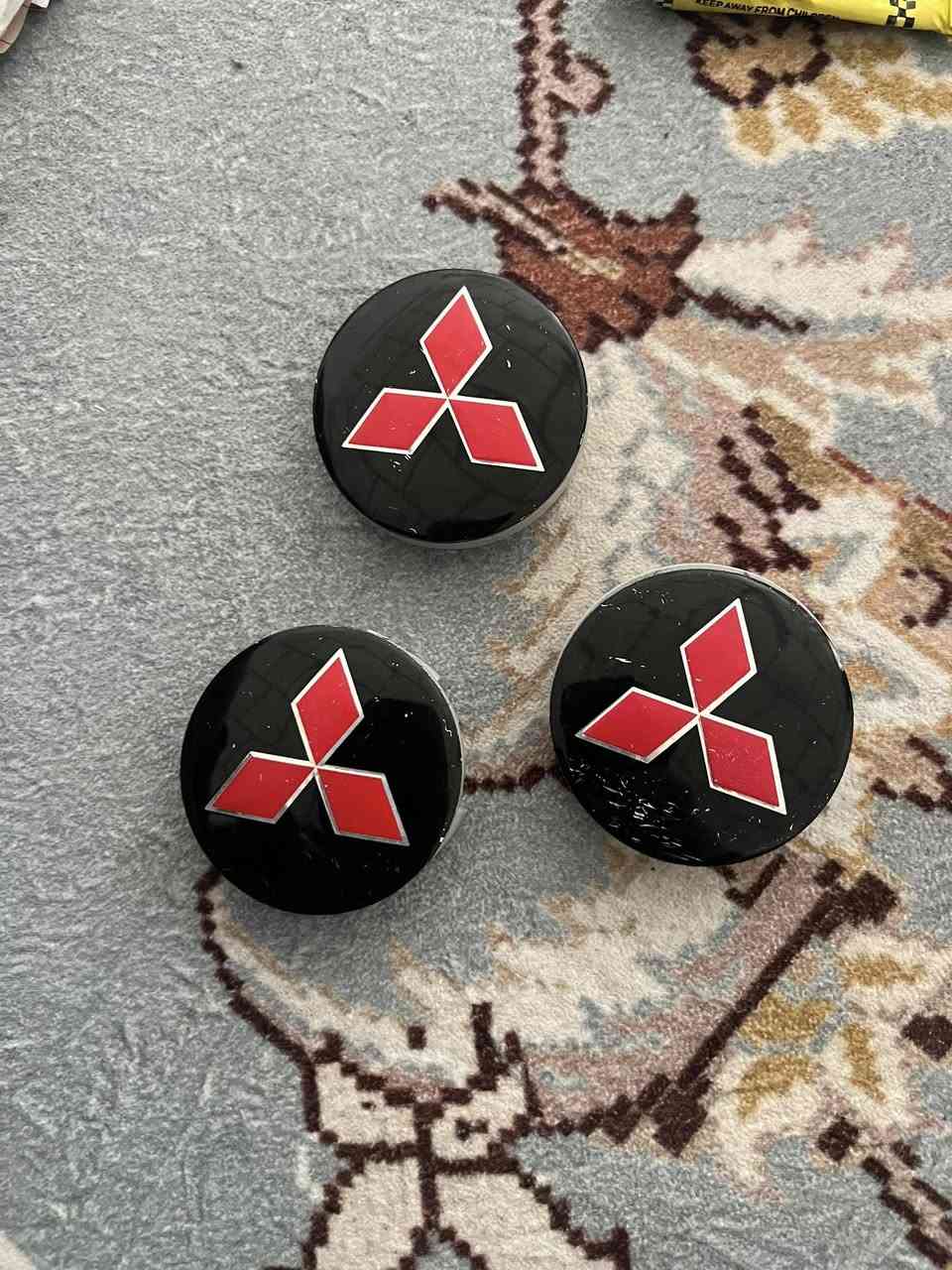 سلاو هاوریان
کلیپسی کوشنەکانم بۆ هاتۆتەوە نرخی جووتی بە ٨ 
ئیسپرینگی دەرگای بەنزین  ١ دانەیە بە ٧ هەزار
کەپی ویلەکان ٣ دانەیە ٦ هەزار
گەیاندن بەردەستە
***********
سلام عليكً
كلیبس کوشن خلفی داخلی 
زوج ب ٨ الف
توصيل موجود
0770660812
