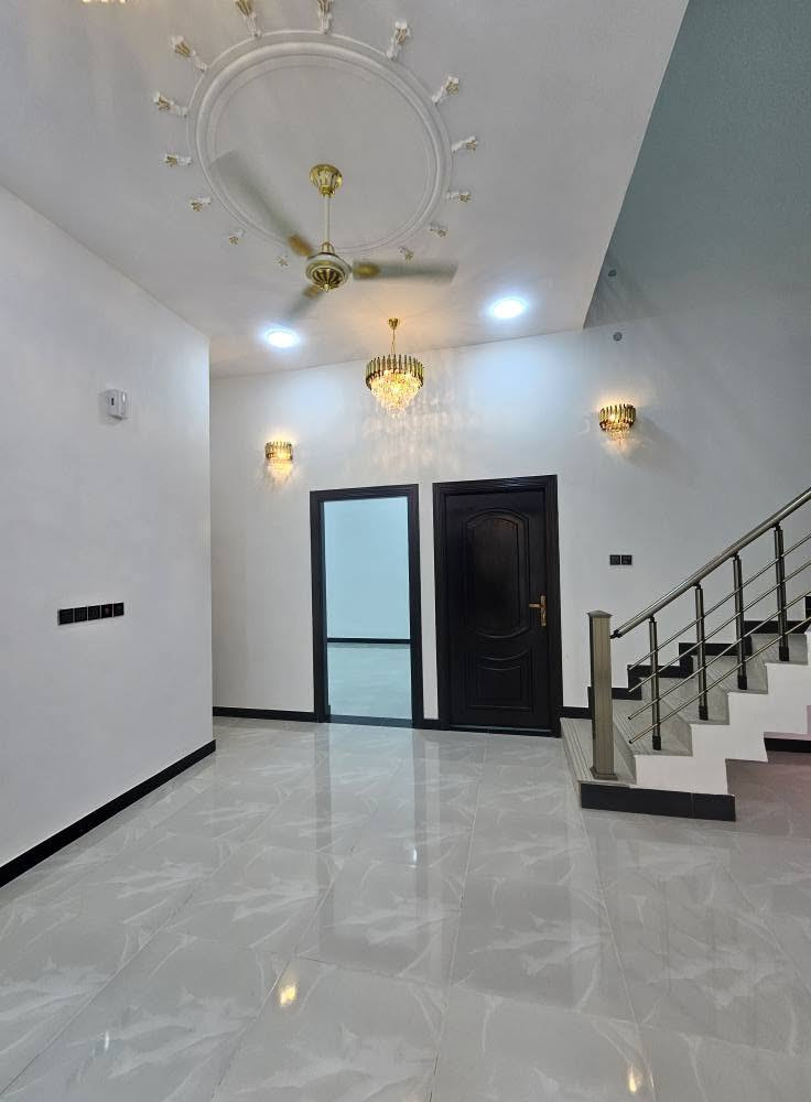 🏡 دار حديث للبيع – فرصة مميزة في أبي الخصيب 🏡
📍 الموقع: أبي الخصيب – السبيليات
📍 قريب على الشارع العام الداخلي السايدين
🔹 المساحة: 200 متر
🔹 السند: طابو زراعي عراقي
✅ تفاصيل الدار:
• غرفتان نوم
• صالتان
• مطبخ
• ديوانية
• صحيات
• كراج
• حديقة
✨ الدار حديثة ومناسبة للسكن العائلي وفي منطقة هادئة وقريبة من الخدمات.
📞 للاستفسار الاتصال على الرقم:
*********** البصرة, العراق
