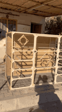 سلام عليكم 
شغل حسب طلب زبون مغلف لايلون 
قياسات 
ارتفاع150سم
النزال80سم
العرض 200سم
العنوان كركوك قرب جسر ولاده حي نور 
شغل جميع خانات كشوانيات ابراج ؏ طلب 
***********
