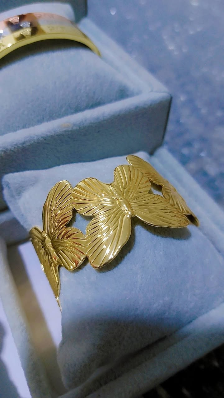 اساور مميزه ولاء ثابت وضمان 
الأسعار مناسبه جدا 
للطلب التواصل على رقم الواتساب ***********#  او رساله دايركت 
متوفر توصيل داخل الرمادي والمحافظات ب٣ الف
