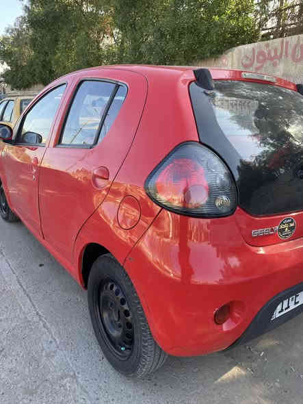 سلام وعليكم شباب سياره بانده للبيع ألون احمر استعمال قليل كير محرك مكفول تبريد شغال طسه ناعمه المكان بغداد الرقم *********** السعر 55
