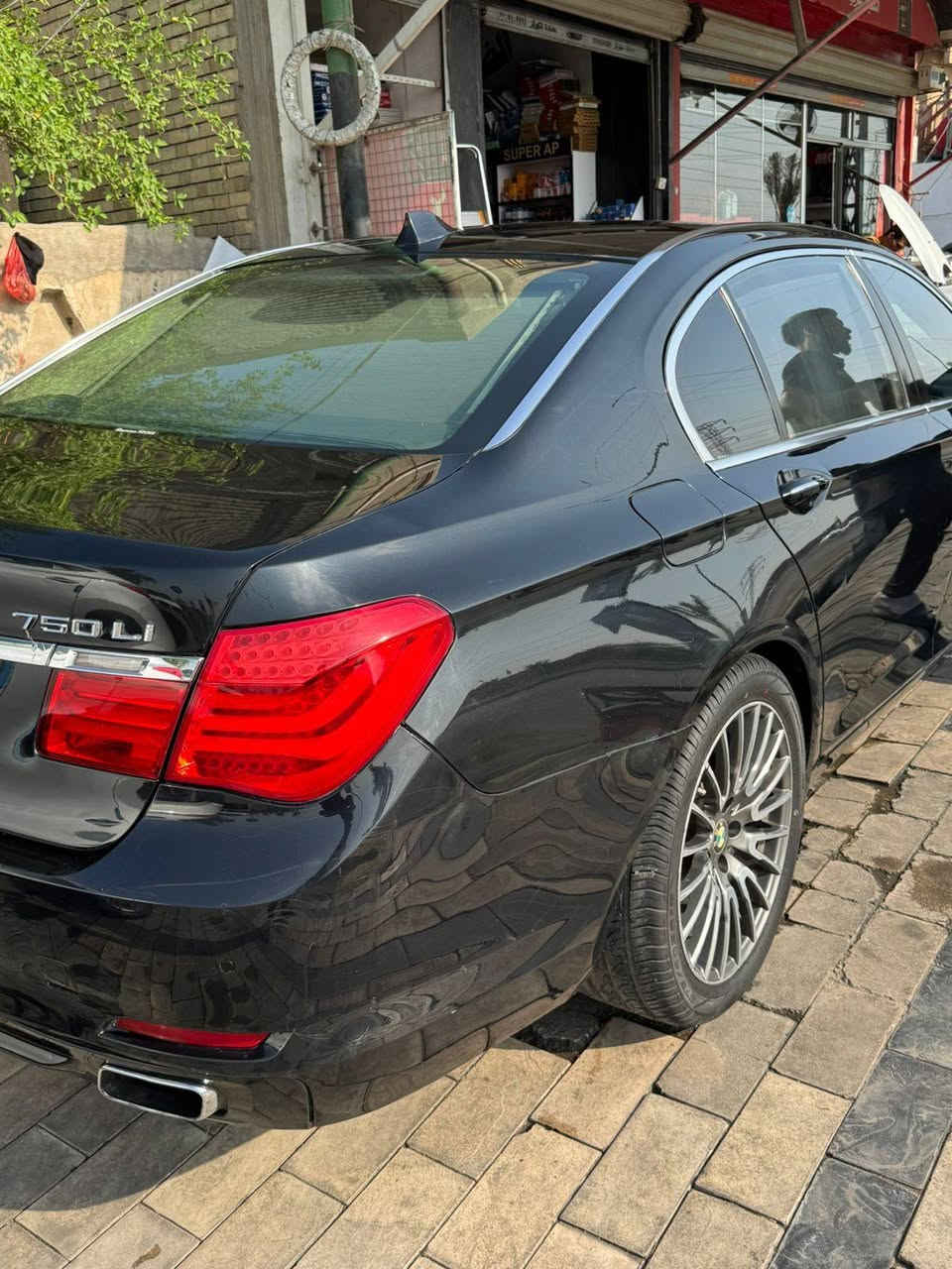 للبيع او المراوس حسب القناعة 
BMW 2011 F01 750li
اللون اسود
مكينه ٨ سلندر 
كير 8 نمر مو ستة طلب خاص 

رقم كركوك فحص جديد هزة جديدة وكالة 
كفاله عامه كلها 
مكينه كير حداديه كهربائيات تخم تاير باتري كلهن جدد 
كهربائيات كلهن ع شركة 
سياره جديده بمعنى الكلمة ما 
المواصفات:- 
سلايد فتحة 
غرفة جلد اصل 
بصمة 
ماوس خلفي 
شاشه 
دجتل 
تبريد خلفي قطعتين 
صاج ملكي 
فول ايربكات 
مري قلاب 
مري عاكس للضوء 
جنطة كهرباء شفط 
حساسات امامي خلفي 
كامرة 360 
مري شفط 
زراك لايت 
لايت زنون اصل عدسه متحركة مع ستيرن 
لد نهاري امامي خلفي 
كامرة اماميه 
تحديد مسار 
مانع انزلاق 
اربع وضعيات قياده 
خمس بردات 
كشنات فول كهرباء 
ستيرن كهرباء 
كشنات خزن 
كشنات تدفئه تبريد 
والخ من المواصفات المعروفة……
السعر 125$  وبيها مجال 
مكان السياره النجف الاشرف 
للاستفسار
***********
