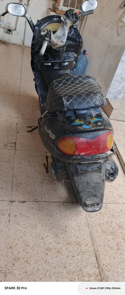 دراجه متروكه هسه دير سلف بس متشتغل معرف ليش للبيع او مراوس حسب القناعه


**إذا كنت صاحب هذا الإعلان وتريد حذفه لأي سبب، رجاءا أرسل رسالة إلى الدعم الفني**