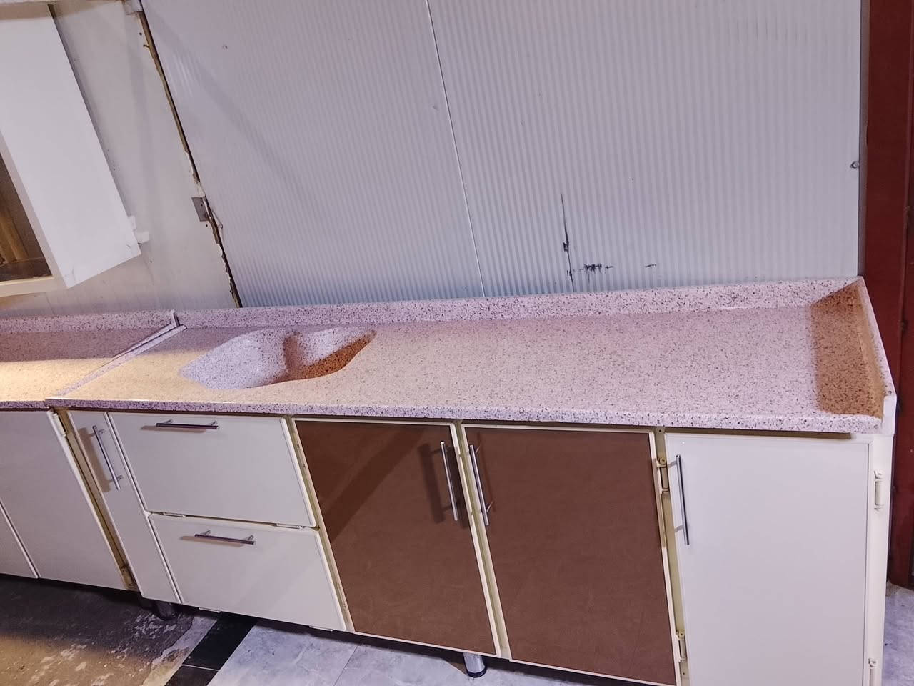 كاونتر 3 قطع كله مرمر تفصال درجه اولى نظيف جداً لايوجد ضرر العنوان بغداد الشعب الرقم *********** ويوجد لدينا فيديو والتفاصيل كاملة على الواتساب
