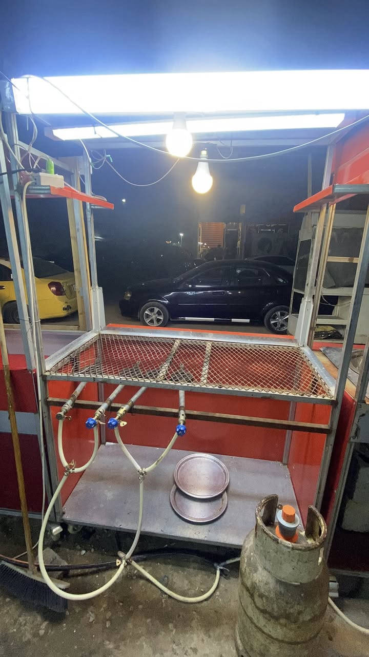 السلام عليكم ميز مال كنافه للبيع ويرهم لبلي وباكله القاعده موجوده مالته كامل بس فتح السعر 200ًبيه مجال لل شرايً 
بغداد البلديات ***********
