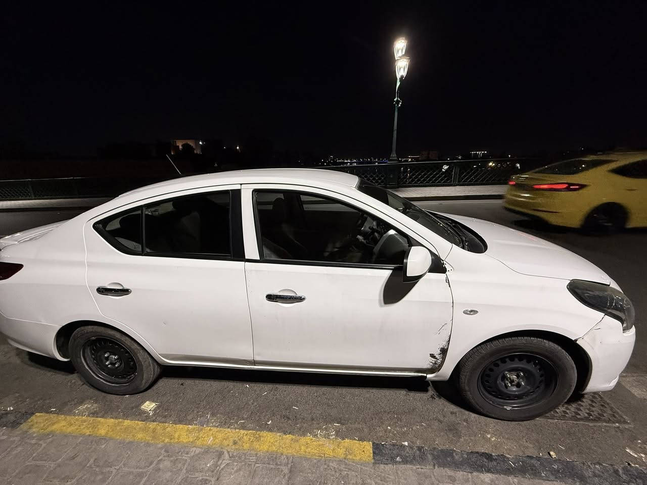 نيسان صني هندي موديل 23 بيهة قطعةباب صبغ وجاملغ مبدل صفحة اليمنة للبيع سعرهة 112 وبيهة مجال  السيارة اربيلية وباسمي تحويل ثاني يوم   
*********** واتساب
