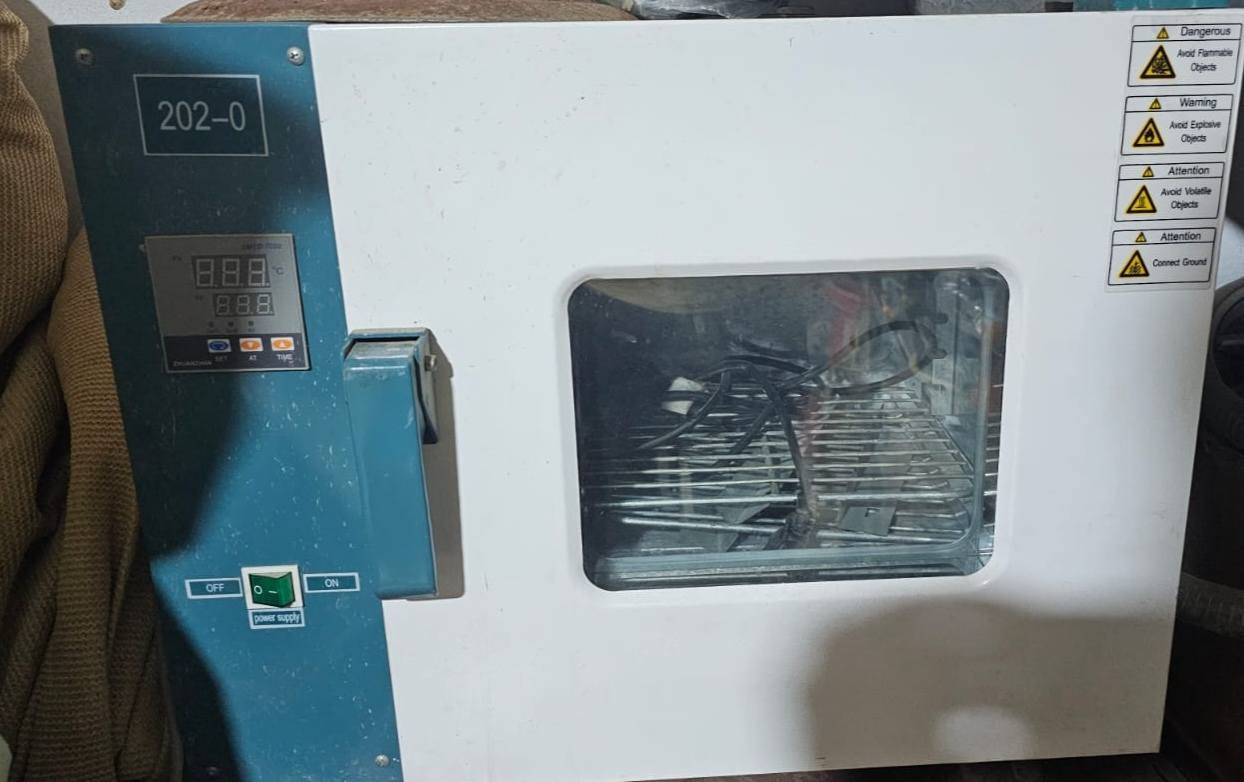 السلام عليكم سديه متحركه للبيع 
مع فرن مختبري مستعمل لكن بحاله جيده 
السعر خاص او على هذه الرقم
***********
