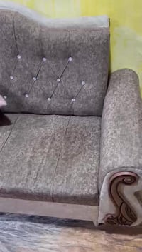 كنب كامل • نضيف ٩٠٪ • جرباية جديدة