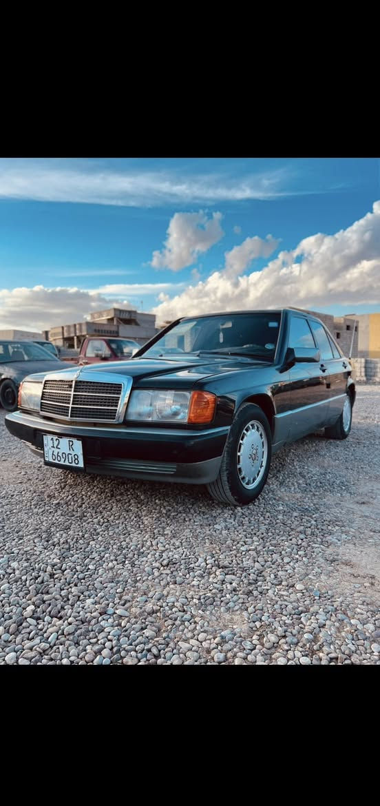 السلام عليكم ، مارسدس 190 طيارين، نينوى دولي بسمي، مكينه 4  كابريته، صبغ عام، طخم تاير جديد، اسلايت شغال، السياره تبريد أصلي بس مايشتغل، تدفئه نار، قفل مركزي ريمونت كهربائيات كلها شغاله، سياره حيل حلوه، شرط التحويل والوكاله، السعر 53 وبيها مجال، العنوان قياره دور القاعده، الإتصال على الرقم،. ***********
